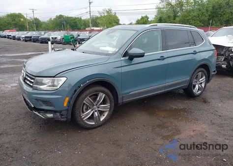 2020 Volkswagen Tiguan 2.0T Se/2.0T Se R-Line Black/2.0T Sel z USA, uszkodzony, nr VIN 3VV2B7AX7LM015962